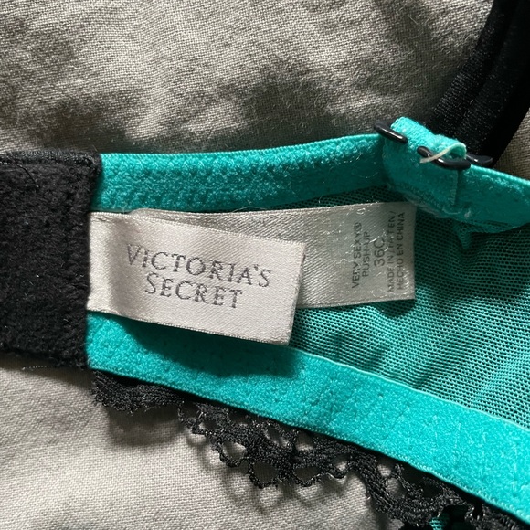 Black and Teal Victoria’s Secret Very Sexy Push-up Bra - Picture 3 of 3